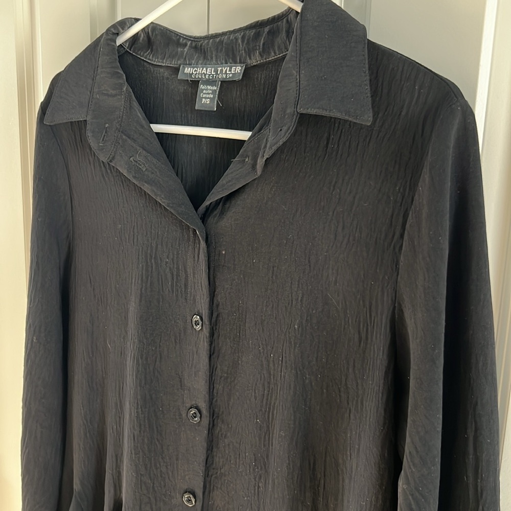 Michael, Tyler collections size small black flowing button down long blouse - Picture 3 of 8